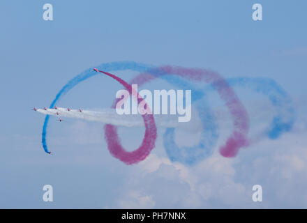 Bournemouth, UK. 31 August, 2018. Die RAF rote Pfeile auf eine beeindruckende Antenne Display an der Bournemouth Air Festival in Dorset. Das freie Wochenende Festivals geht bis zum 2. September 2018. Quelle: Thomas Faull/Alamy leben Nachrichten Stockfoto