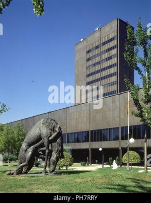 VISTA DEL EDIFICIO DESDE EL JARDIN. Lage: ANTIGUO MUSEO ESPAÑOL DE ARTE CONTEMPORANEO - MEAC, MADRID, SPANIEN. Stockfoto