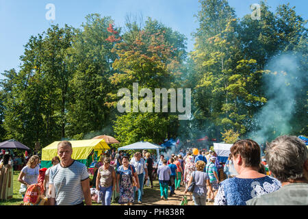 Luh, Ivanovo Region, Russland - 08/25/2018: Auf der regionalen Festival - fair Luk-luchok August 25, 2018 in der Stadt der Luh, Ivanovo Region, Russland. Stockfoto