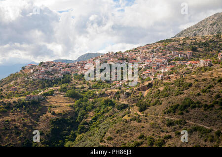 Dorf Arachova, Mittelgriechenland, Griechenland, Europa Stockfoto