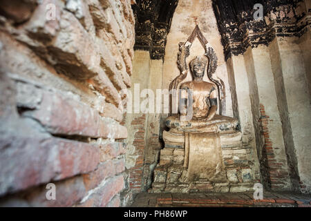 Alte Buddha Statue in watthanaram Tempel. Ayutthaya, Thailand. Stockfoto