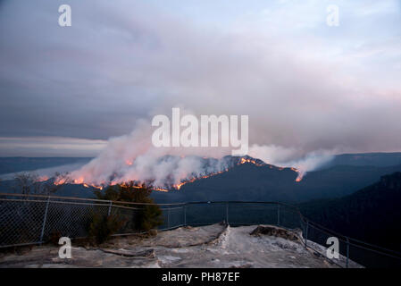 Verringerung der Brandgefahr am Mount Solitary, Blue Mountains, Australien Stockfoto