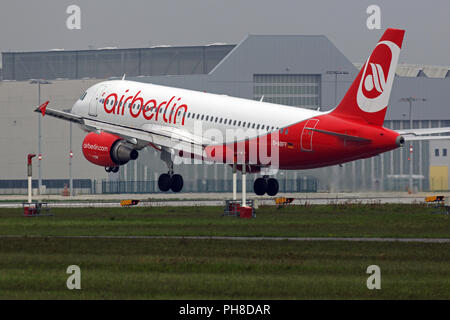 Airbus A320-214 der Air Berlin. Stockfoto