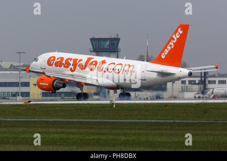 Airbus A319-111 der easyJet Airline. Stockfoto