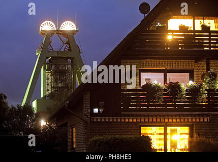 Beleuchtete fördergerüst Haus Aden, Bergkamen Stockfoto