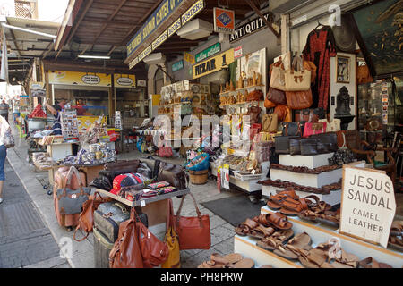 Souvenirs zum Verkauf auf dem Markt in Nazareth, Israel Stockfoto