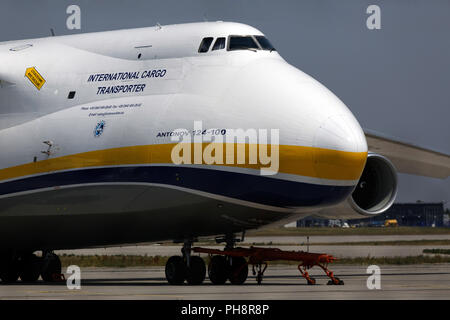 Antonow 124-100 der Antonov Airlines (Antonov Design Bureau). Stockfoto