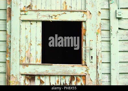 Alte Holztür auf abadoned Haus Stockfoto