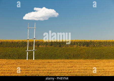 Treppe in den Himmel unter Sonnenblumen Stockfoto