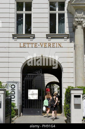 Lette-Verein, Viktoria-Luise-Platz, Schöneberg, Berlin, Deutschland Stockfoto