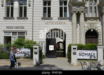 Lette-Verein, Viktoria-Luise-Platz, Schöneberg, Berlin, Deutschland Stockfoto