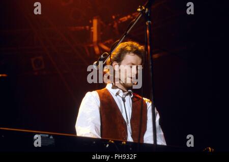 Magne Furuholmen' von 'a-ha', norwegische Popgruppe, beim Konzert der "Hier Sind Wir"-Tour in München, Deutschland 1991. Magne Furuholmen der Norwegischen po Stockfoto