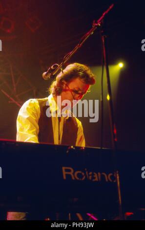 Magne Furuholmen' von 'a-ha', norwegische Popgruppe, beim Konzert der "Hier Sind Wir"-Tour in München, Deutschland 1991. Magne Furuholmen der Norwegischen po Stockfoto