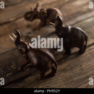 Holz Elefanten Figuren Stockfoto