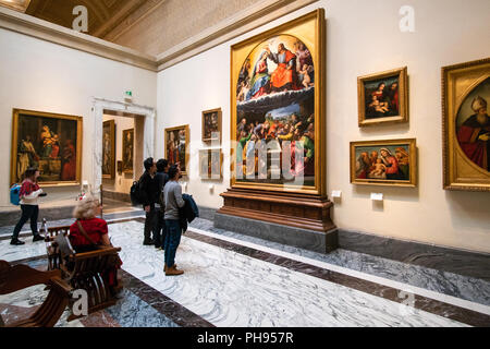 Vatikan, Rom - 07 März, 2018: Besucher an Gemälde in der Pinacoteca Galerie in der Vatikanischen Museen suchen Stockfoto