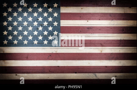 Fading USA-Flagge auf verblasste Holzbrettern gemalt Stockfoto