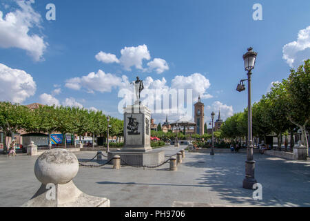 Alcala de Henares, Madrid, Spanien; August 2018: Ansicht des Cervantes Platz in der Stadt von Alcala de Henares ist ein UNESCO-Weltkulturerbe. Stockfoto