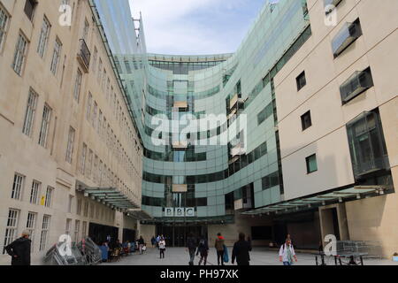 Eingang zu den BBC Broadcasting House in London, Großbritannien Stockfoto