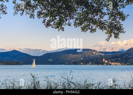 Segelboot am Wörthersee in Kärnten Stockfoto