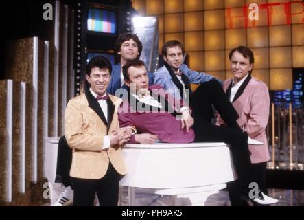 'Spider Murphy Gang', bayerische Band in Berlin bei der ZDF-Hitparade, Deutschland 1985. Der deutschen bayerische Band 'Spider Murphy Gang" bei Germa Stockfoto