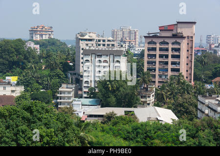 Mangalore, Indien - 8. Juli 2018 - Schnell wachsende Stadt im Süden von Indien, die relativ grün und friedlich ist, verglichen mit dem Rest von Indien Stockfoto