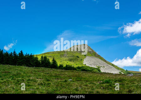 Blick auf Banne d'Ordanche, Regionaler Naturpark der Vulkane der Auvergne, Puy-de-Dome, Auvergne Rhône-Alpes, Frankreich Stockfoto