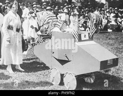 Zeremonien - Flag Day, 1918 - Flag Day Feier im Central Park, New York, gehalten dieses Foto zeigt einen 'Kinderwagen Tank" bei der Flag Tag Feier im Central Park, N.Y gehalten Stockfoto