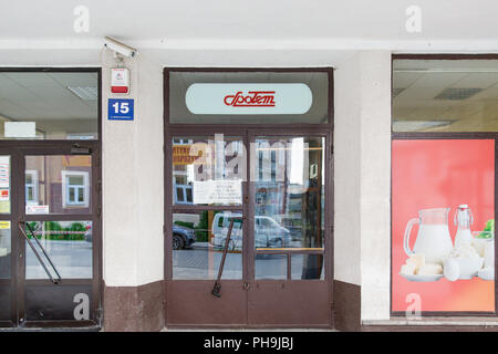 Spolem logo Schild an die Eingangstür zum Store ist eine polnische Verbraucher "Co-operative Kette aus lokalen Lebensmittelgeschäften in 1868 gegründet. Stockfoto