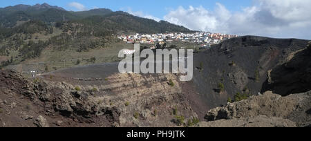 Los Canarios mit dem Vulkan San Antonio, La Palma Stockfoto