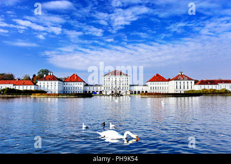 Schloss Nymphenburg (Schloss Nymphenburg) ist das größte Barockschloss in München, Bayern in Deutschland. Der Palast, der zusammen mit seinem Park, ist jetzt eine o Stockfoto