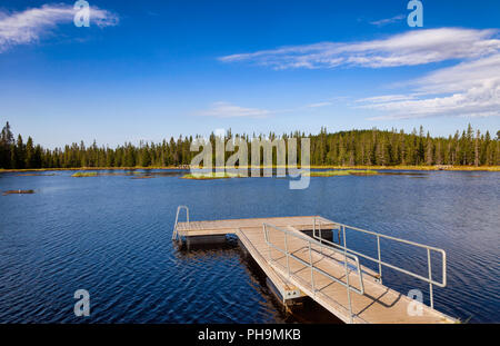 Schwimmen Schwimmen floss Dock, auf einem See in Norwegen Stockfoto