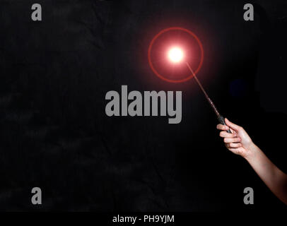 Zauberstab auf schwarzem Hintergrund Stockfoto