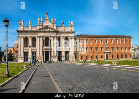 Der Platz und der Basilika von San Giovanni in Laterano in Rom Stockfoto