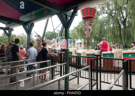 VAUGHAN, Kanada - 28. AUGUST 2018: Canada's Wonderland an einem schönen Sommertag. Stockfoto