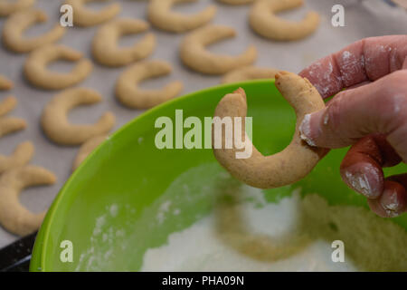 Leckere vanille Kekse sind im Staub Zucker getaucht Stockfoto