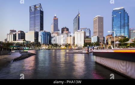 Perth Skyline von Elizabeth Quay, Swan River, Perth, Western Australia, Australien, Pazifik Stockfoto