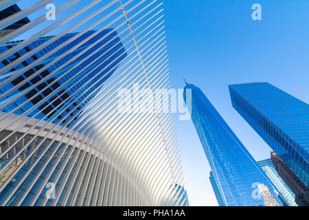 Die Oculus Gebäude und Freedom Tower, One World Trade Center, Lower Manhattan, New York City, Vereinigte Staaten von Amerika, Nordamerika Stockfoto