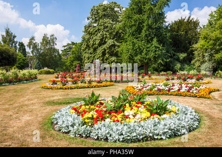 Leamington Spa Royal Leamington Spa Stadt bunt bepflanzten Parterres Jephson Gärten Leamington Spa Warwickshire, England Großbritannien gb Europa Stockfoto