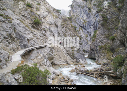 Schlucht in der Nähe namens Gleirschklamm Scharnitz, Österreich, Tirol Stockfoto