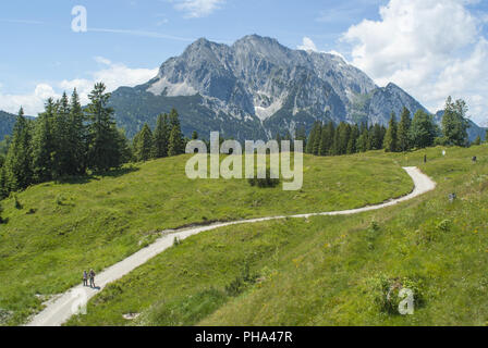 Trampen rund um Mittenwald, Oberbayern, Deutschland Stockfoto