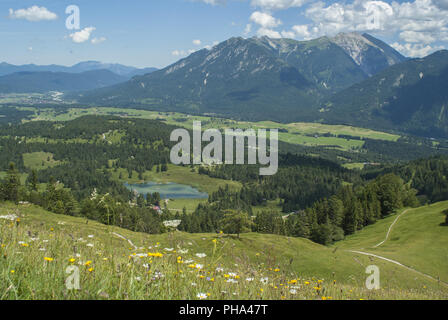 Trampen rund um Mittenwald, Oberbayern, Deutschland Stockfoto