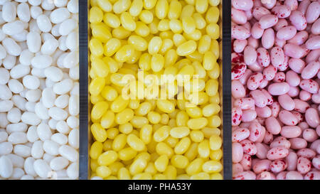 Hintergrund von Jelly Beans einzelnen Aromen Container, an einem Candy Store, einem sehr beliebten süßen unter Kindern, in einer Vielzahl von Farben erhältlich Stockfoto