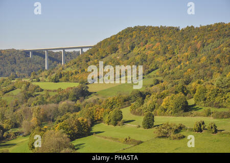 Autobahnbrücke im Kochertal, Deutschland Stockfoto