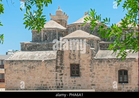 Kirche mit fünf Kuppeln von Agia Paraskevi in Paphos. Zypern Stockfoto