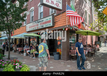 Portugiesische restaurant On Ferry Street in der ironbound Nachbarschaft in Newark, NJ am Samstag, 25. August 2018. Die Nachbarschaft ist eine portugiesische Enklave und eine wichtige touristische Attraktion für die Stadt. (© Richard B. Levine) Stockfoto