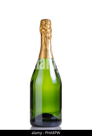 Ungeöffnete Flasche Champagner isoliert auf weißem Hintergrund Stockfoto