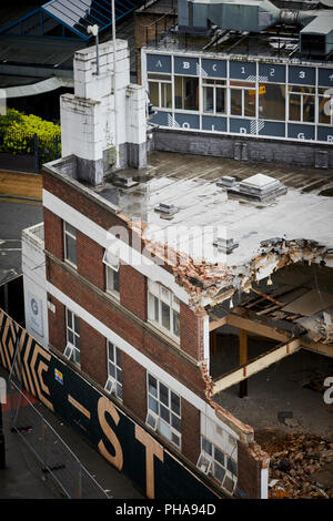 88 - 100 Quay Street elegante Art déco-Gebäude und ehemalige Garage ist abgerissen Weg für die St Johns Entwicklung. Stockfoto