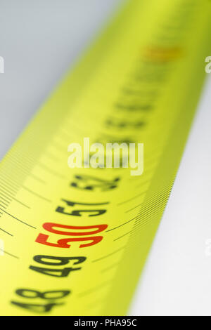 Gelbe Metall Industrielle Maßband Stockfoto