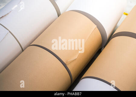 Papier, Rollenware Lagerhaltung die Industrielle Produktion Stockfoto