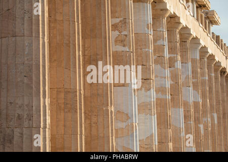Ruinen am Parthenon oder Tempel der Athene auf der Athener Akropolis in Griechenland Stockfoto